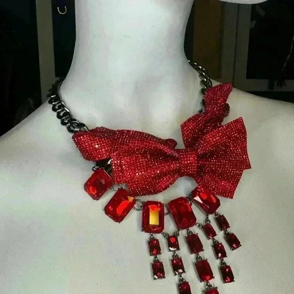 Betsy Johnson Christmas Holiday sparkly red pave crystals bows necklace. - Picture 5 of 10